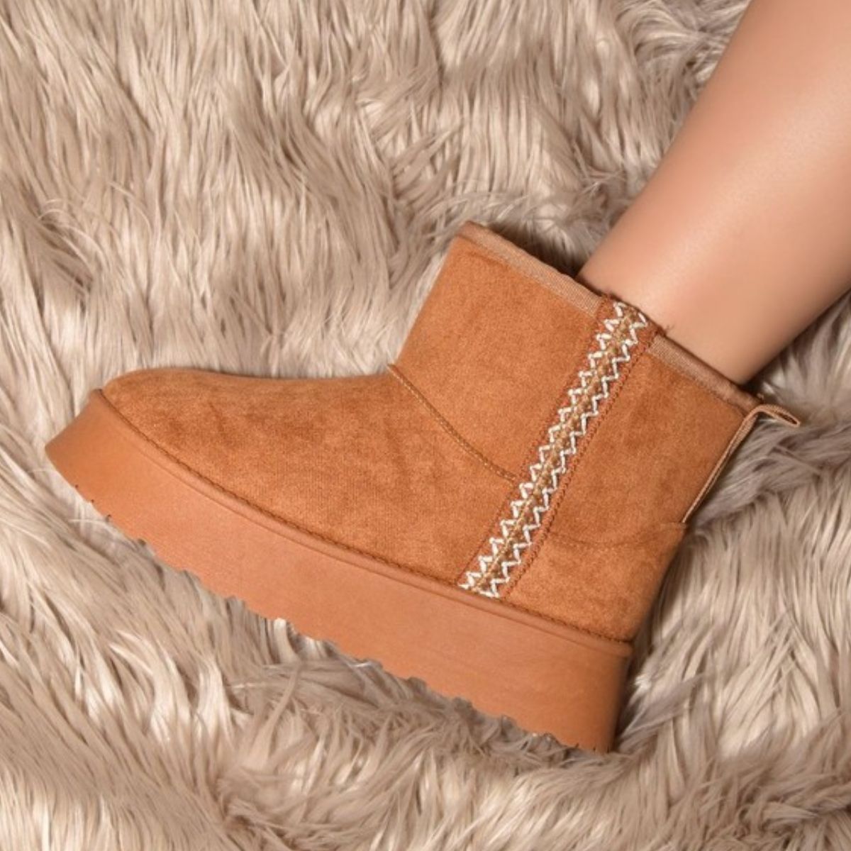 WILD DIVA Round Toe Platform Boots